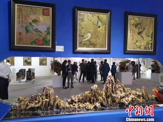 铜雕艺术大家朱炳仁的个展现场。　王卫 摄
