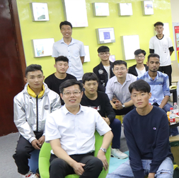 张建军：点亮学生的心灯