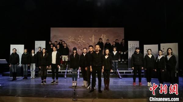大型音乐诗剧《血沃中华》用“诗朗诵+表演”呈现英雄事迹