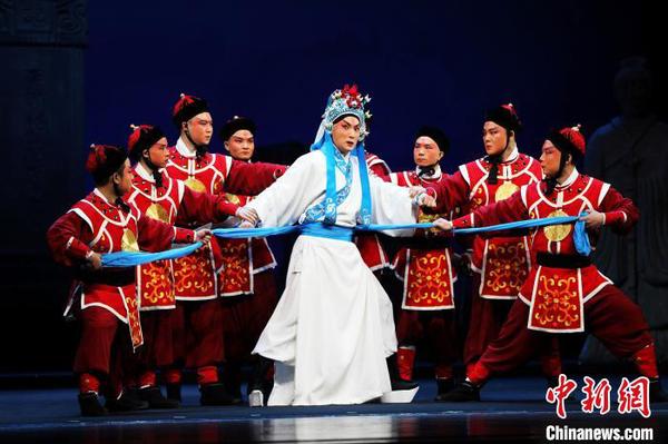《梅花簪》剧照，图为大连京剧院国家一级演员凌珂饰演的“李良川”被擒。湖南省京剧保护传承中心供图