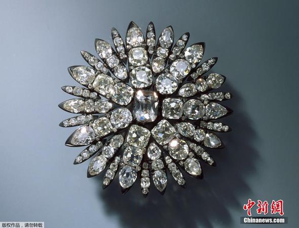 阿克曼拒绝估计被盗物品的确切价值，并补充说，这些珠宝具有“不可估量的文化和历史价值”。