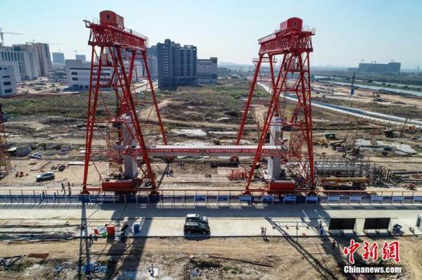 资料图：道路施工。中新社记者 陈骥旻 摄