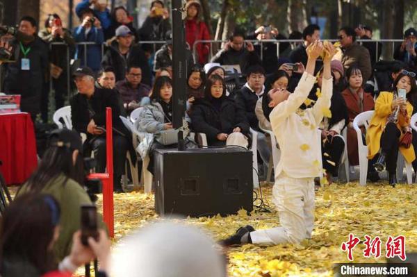 “银杏音乐会”。　张亨伟 摄