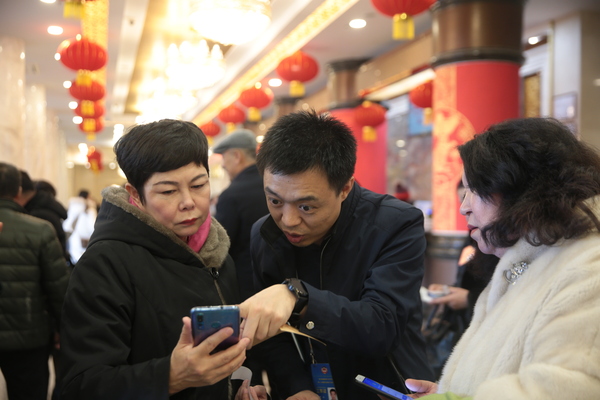 新疆政协全会配图1