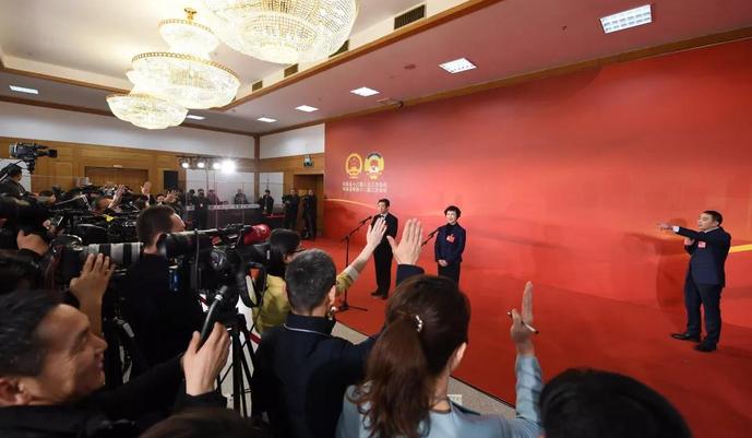 直面热点关切 河南省政协全会首场"委员通道"干货多多