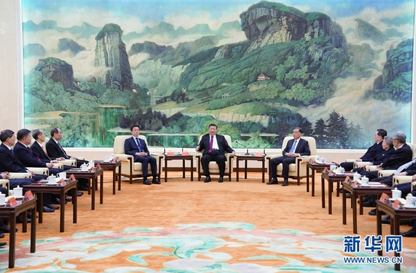 1月14日，习近平、汪洋、韩正等在北京人民大会堂同党外人士欢聚一堂，共迎佳节。新华社记者 谢环驰 摄
