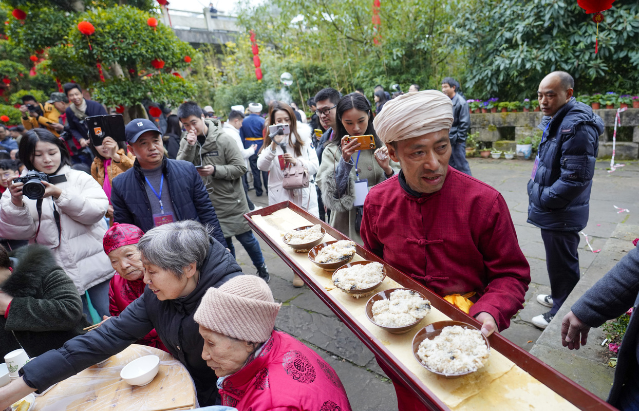 古镇老街品年味 千米长宴忆乡愁——重庆一座千年古镇“新生记”