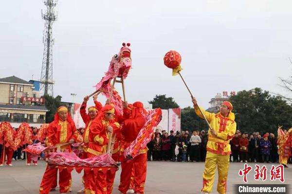 表演现场。　钟欣 摄