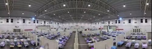 武汉会展中心临时应急改造的“方舱医院”