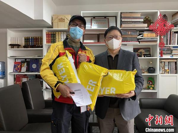 中国民众联合向塞尔维亚等国艺术家捐赠抗疫物资