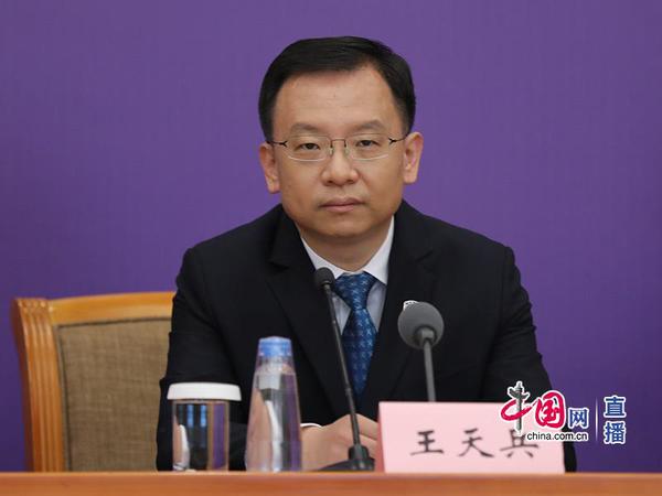北京大学人民医院副院长、援鄂抗疫医疗队队长、临时党总支书记王天兵