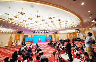 全国政协十三届三次会议第三场“委员通道”