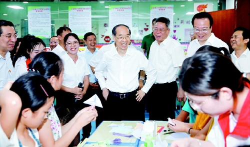 2019年7月，全国人大常委会副委员长、民革中央主席万鄂湘率民革中央调研组赴贵州省黔东南州开展脱贫攻坚民主监督专题调研。