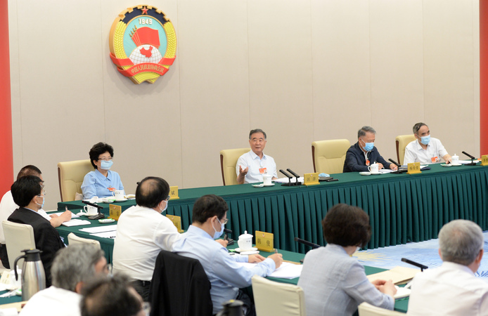 全国政协十三届常委会第十二次会议举行专题分组讨论