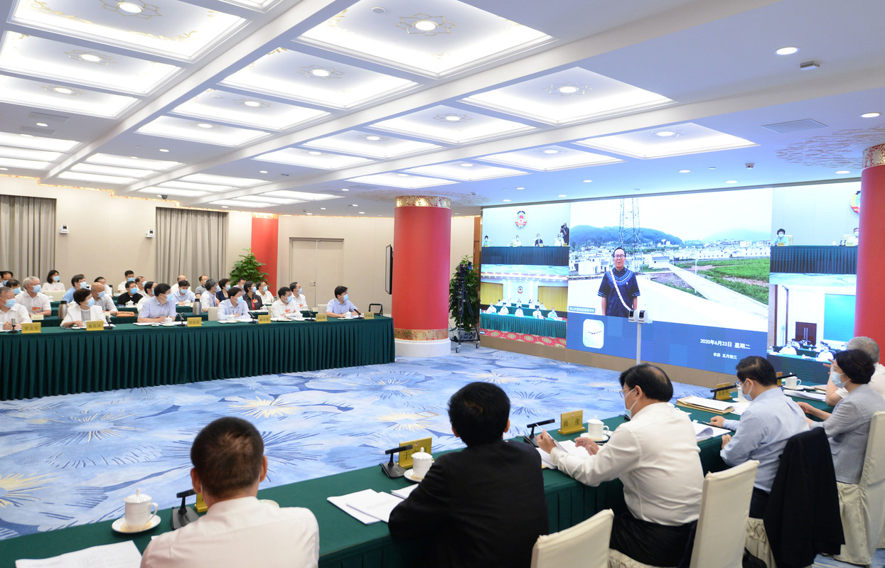  全国政协十三届常委会第十二次会议举行专题分组讨论