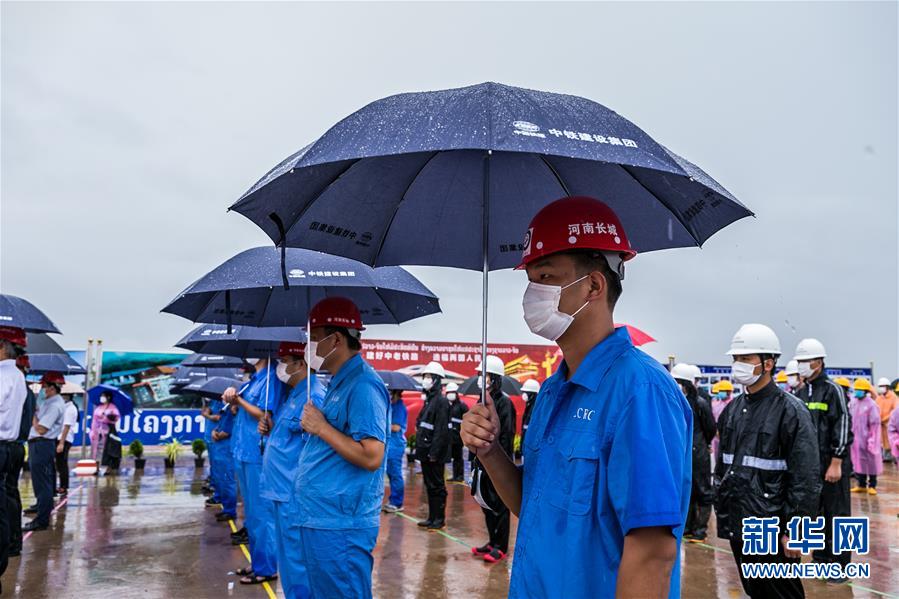 中老铁路万象站开工