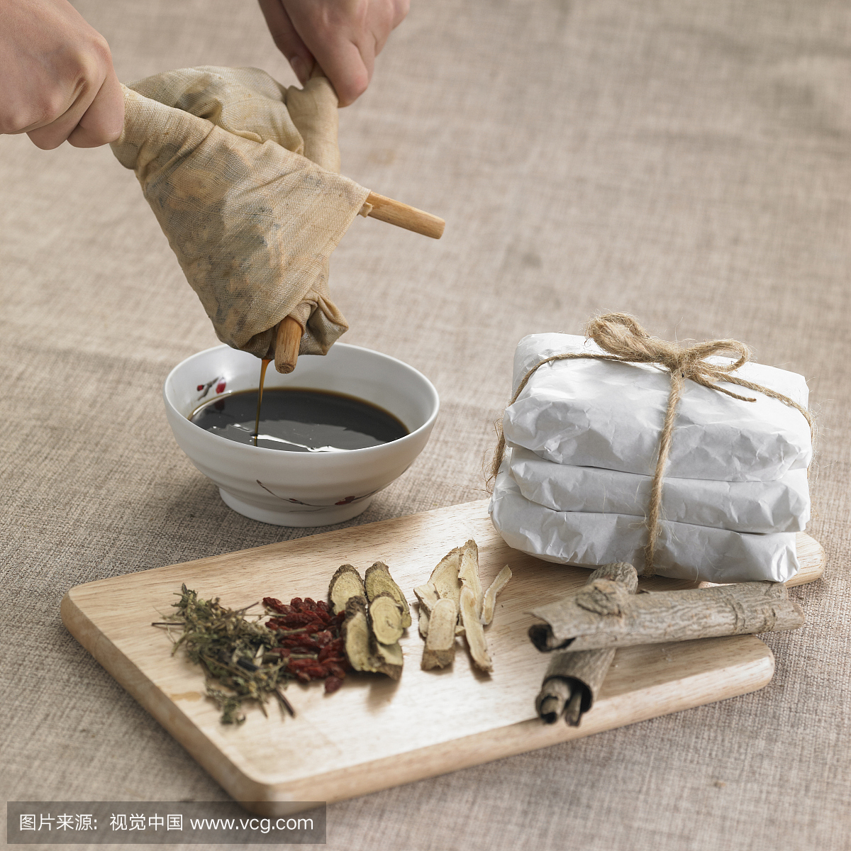 北京抗疫：患者100%服中药 一人一方