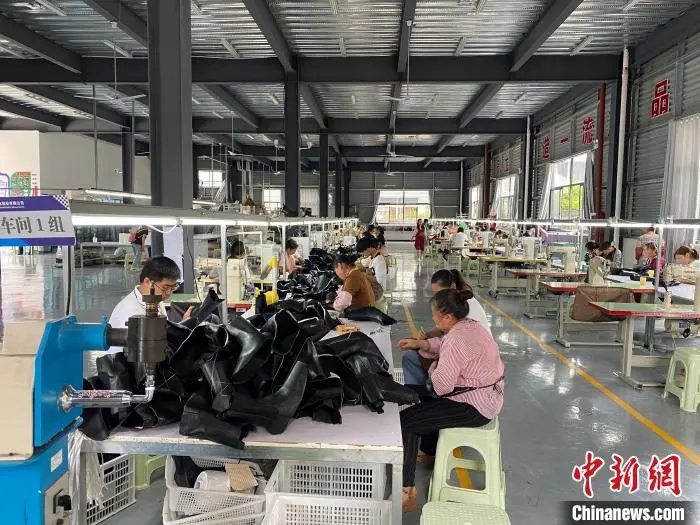 中央统战部帮扶贵州晴隆，“扶贫车间”保就业！ 