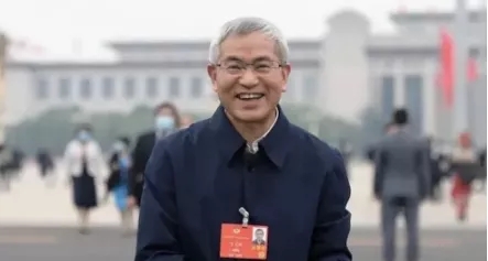 全国政协委员、南京大学文化与自然遗产研究所所长贺云翱.webp