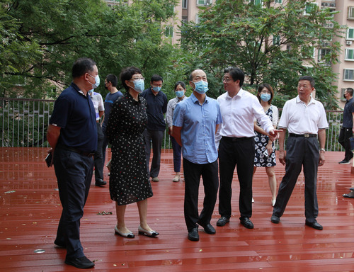 宋铁健主席一行参观兆如养老服务中心“空中花园”