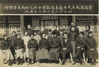 924年阿博洛美术研究所欢送李毅士赴沪留影，前排左三为王悦之，左四为李毅士，前排右二为王子云，二排右一为刘开渠