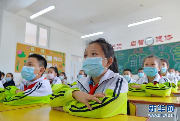 　　8月31日，科尔沁右翼前旗第二小学五年级一班学生在参加“节约粮食，从我做起”主题班会。