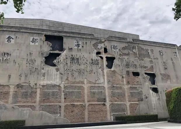 《八佰》带火四行仓库！观众喊话：“羊拐、老铁，给你们的烟收到了吗？