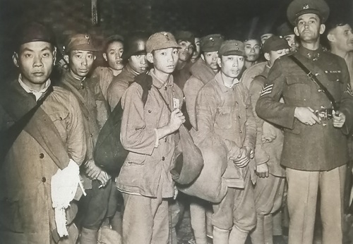 1937年10月31日，“八百壮士”撤出四行仓库。