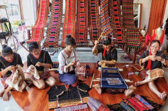 “妈妈向上计划”聚力文化扶贫