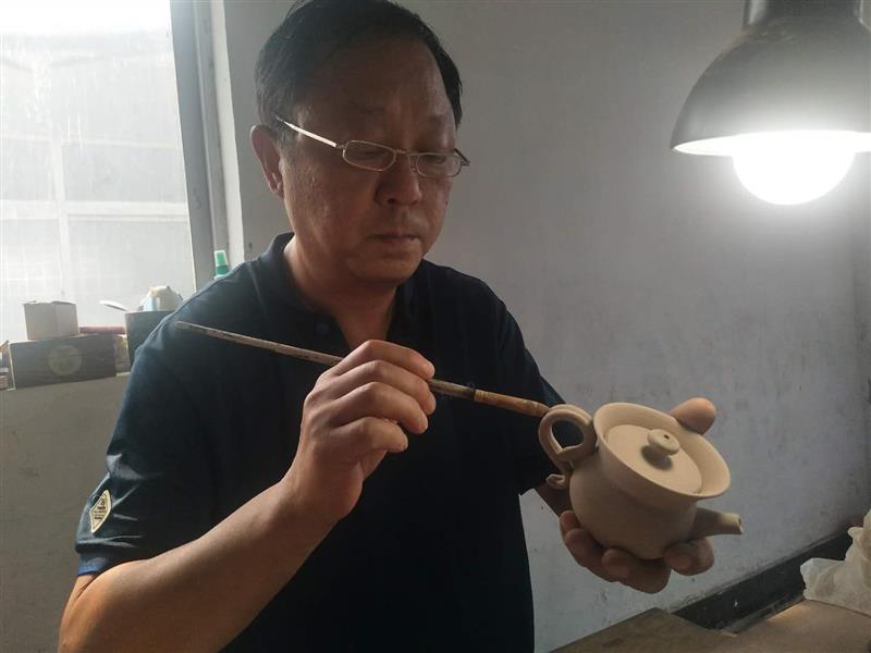 李建峰：小茶壶里匠心满