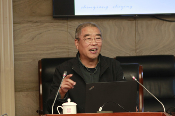 陈强老师为机关干部讲授摄影知识