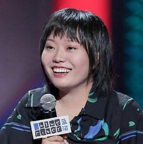李雪琴受追棒 颠覆了名校高材生的“精英人设”
