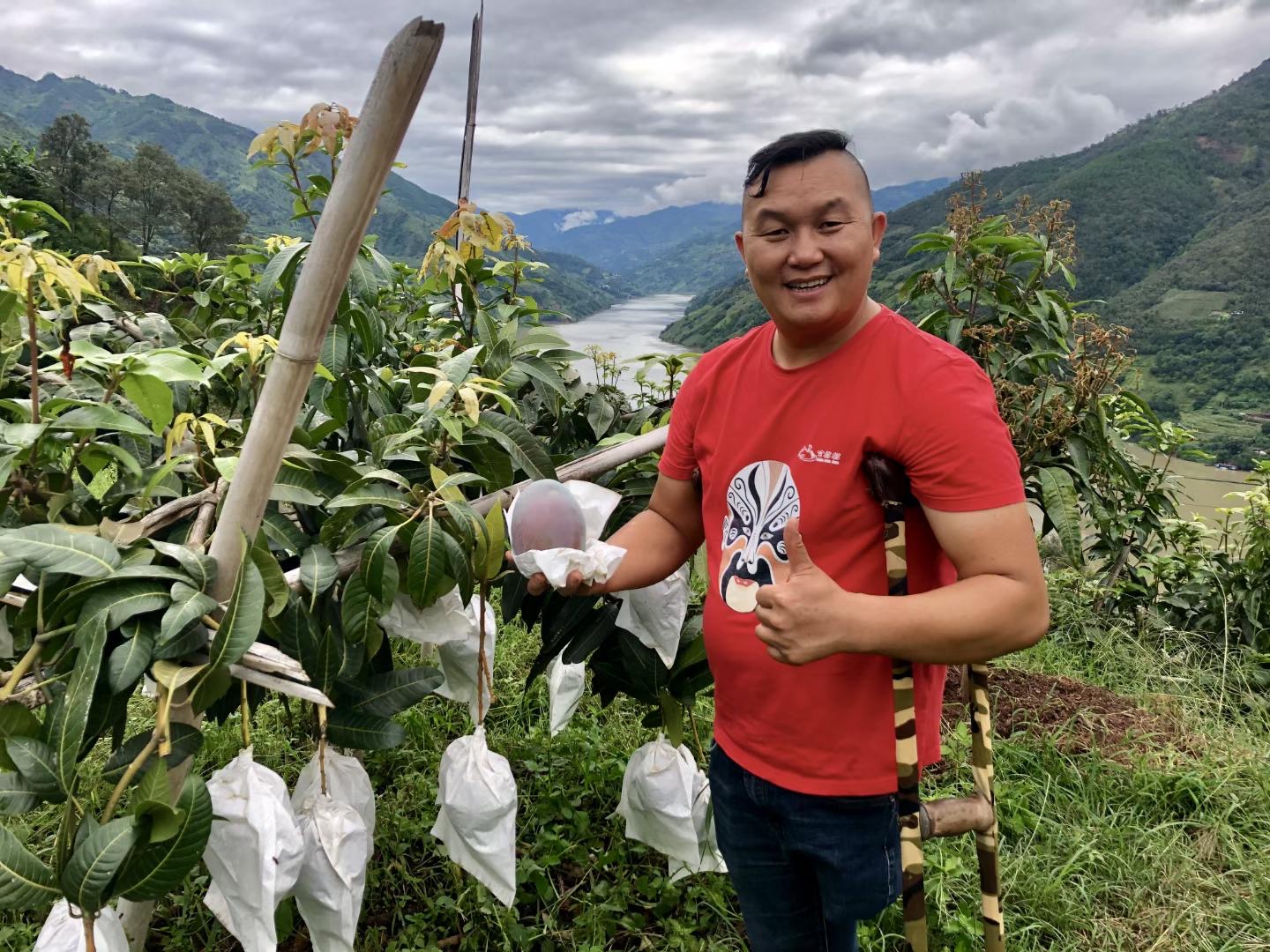 “独腿创业人”舒发军展望大凉山未来