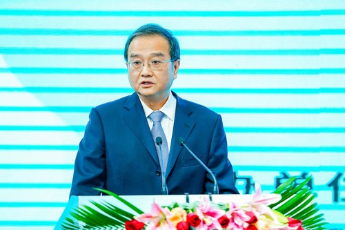 外交部部长助理邓励致辞（宋基会供图）