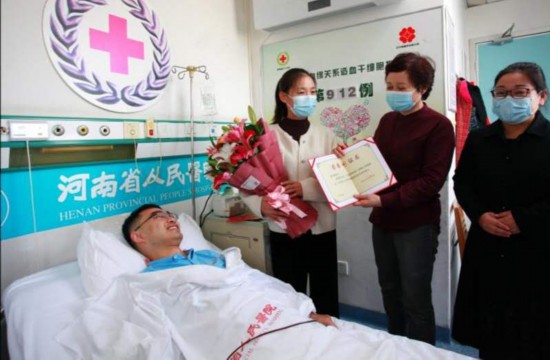 “90后”眼科医生陈展无私捐献造血干细胞