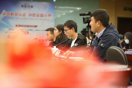 残疾人大学生在讲述自己的故事　王鹏　摄