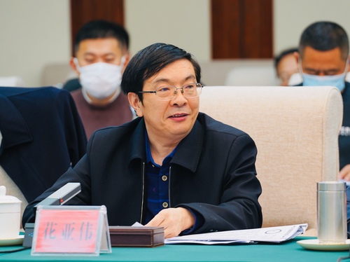 5全国政协委员、农工党河南省委会专职副主委花亚伟发言