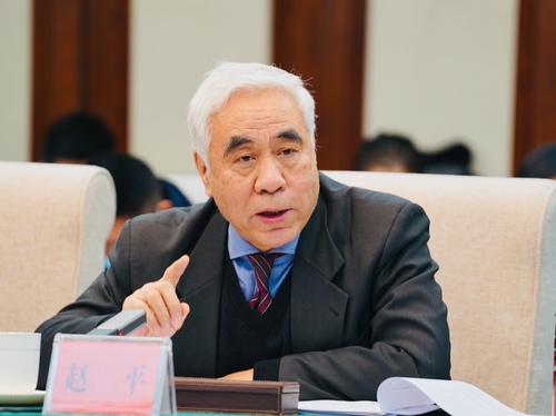 4十一、十二届全国政协委员，中国癌症基金会理事长赵平发言