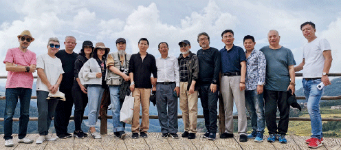 走近元阳的书画家采风团
