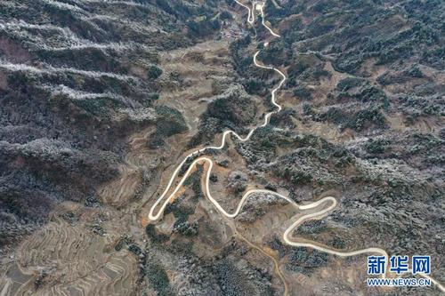 这是广西融水苗族自治县杆洞乡尧告村雪景（无人机照片 ，1月10日摄）。