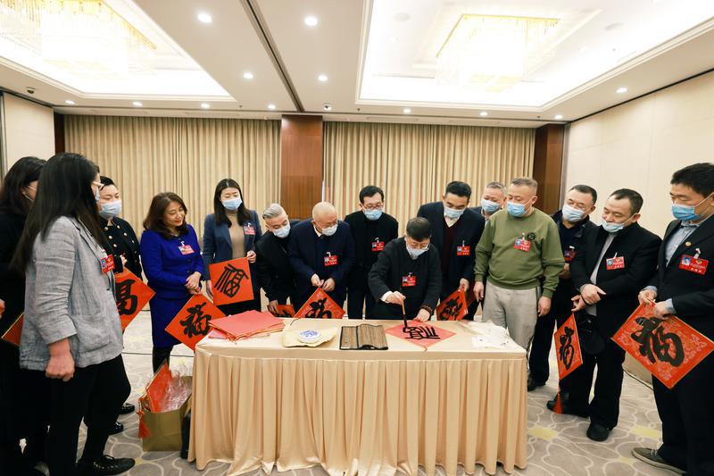挥毫泼墨送祝福
