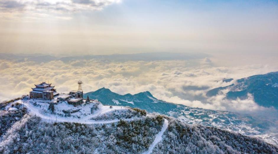 华蓥山雪霁美如画