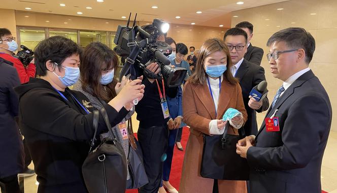 口罩虽小 情谊无边