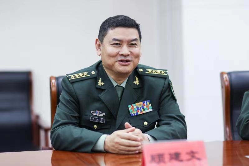 雾散了