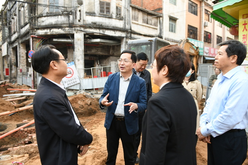 政协图片——助力特色街区改造(112403)-20210220095642