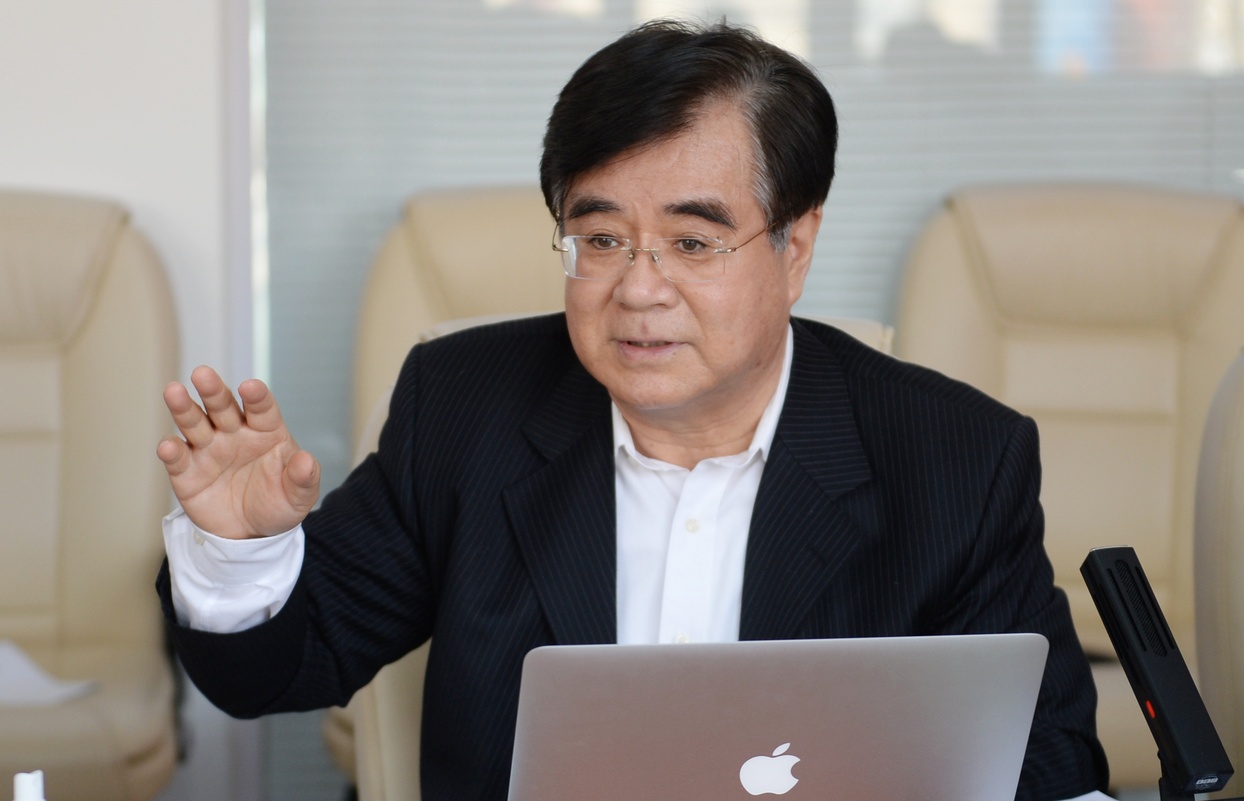 全国政协委员、原中国保监会副主席周延礼发言