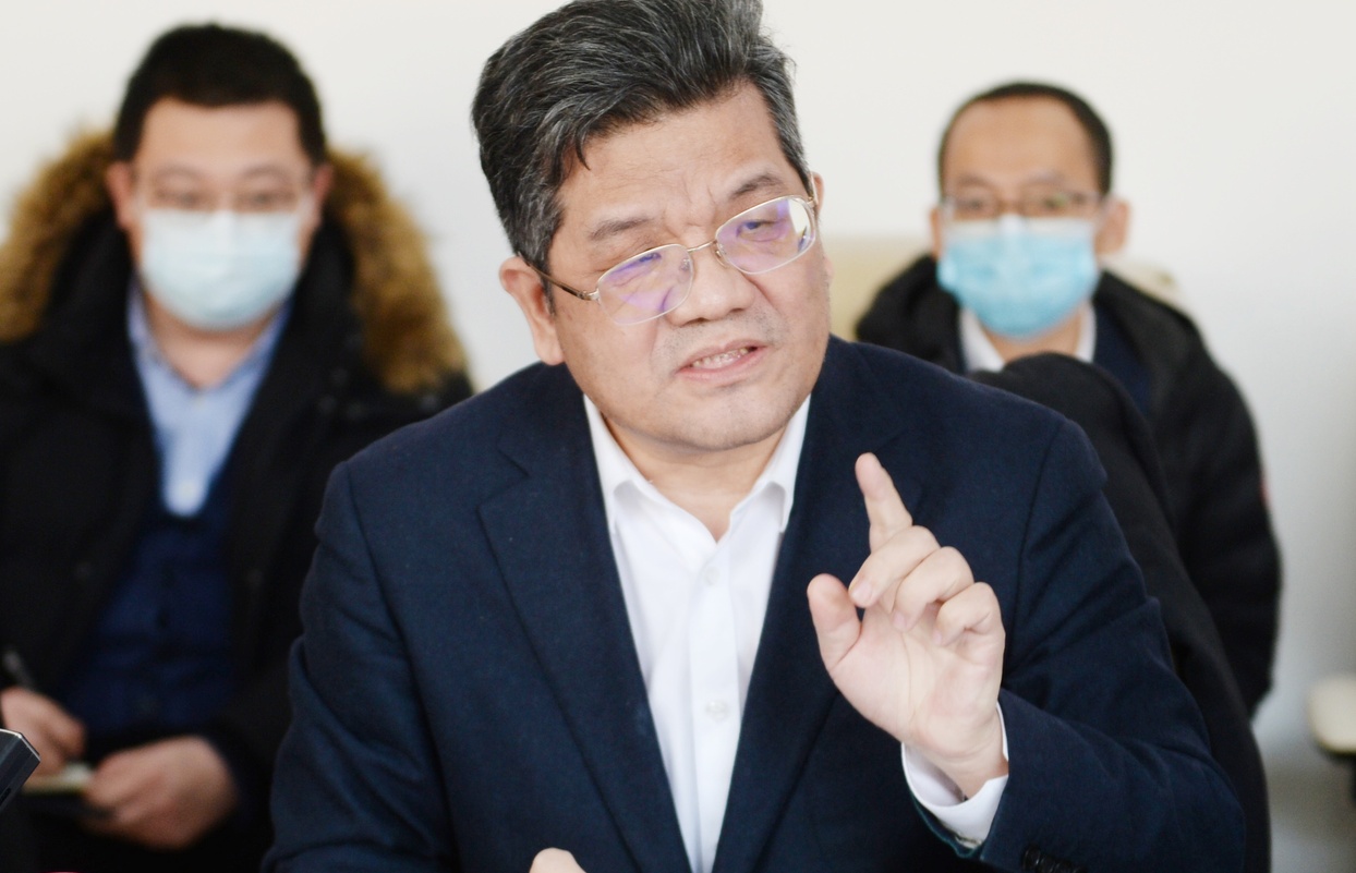 全国政协常委、中国税务学会副会长张连起发言