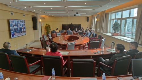 机关干部集中收看全国政协十三届四次会议开幕会
