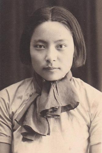 学生时代的朱世英