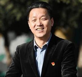 逆袭叩开北大“学门”的小保安，27年后怎样了